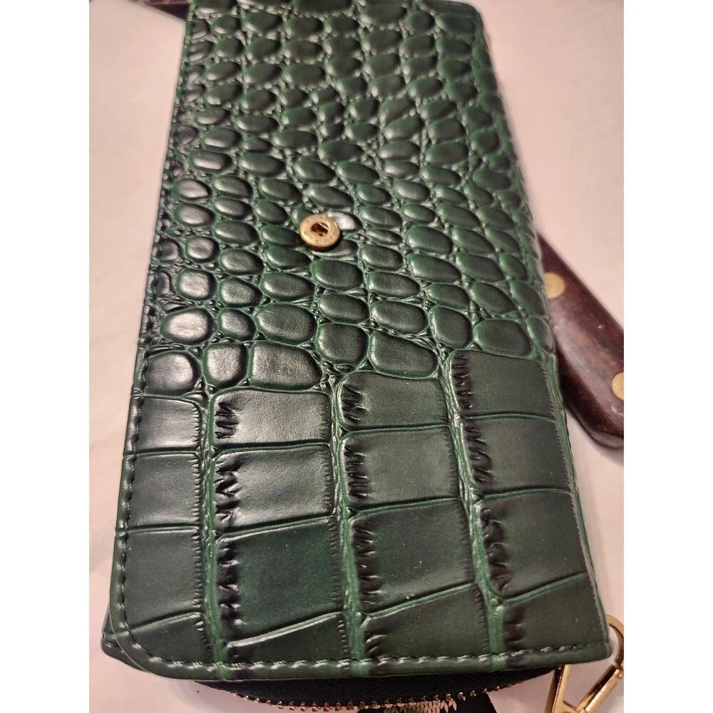 Bebe Croc‑Embossed Green Wristlet Wallet – Gold Hardware